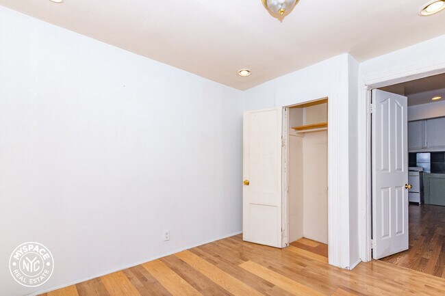 Foto del edificio - 487 St Johns Pl