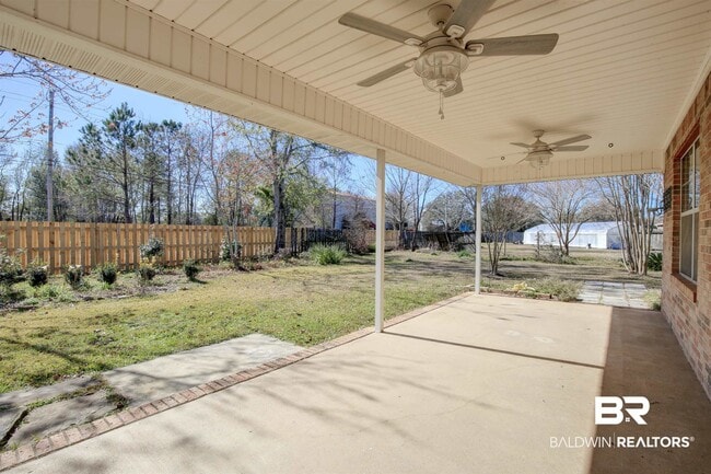 Building Photo - 200 Hawthorne Cir