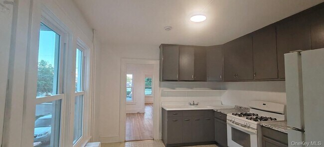 Building Photo - 13 Springside Ave