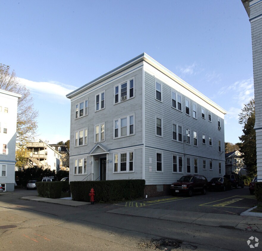 20 Surfside Rd, Lynn, MA 01902 Apartments in Lynn, MA