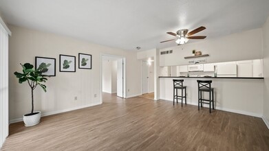 Building Photo - 2814 S Bartell Dr Building Photo - 2814 S Bartell Dr