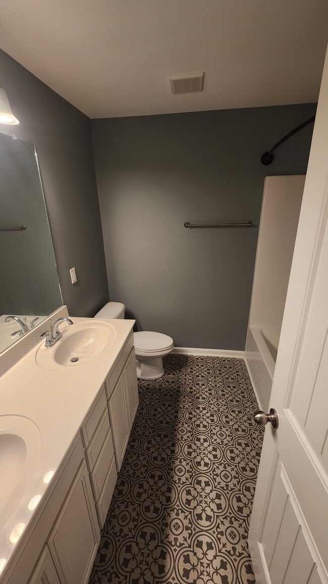 Foto del edificio - 1510 Grassypointe Ct