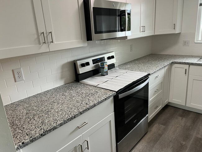 Building Photo - 5879 S Vlg Cir