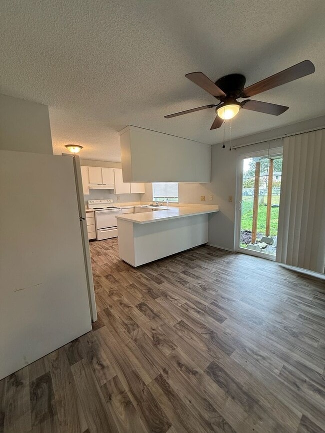 Building Photo - Ground-Level Unit in a Fourplex Near Tacoma Mall