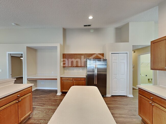 Building Photo - 1110 Bluegrass Dr