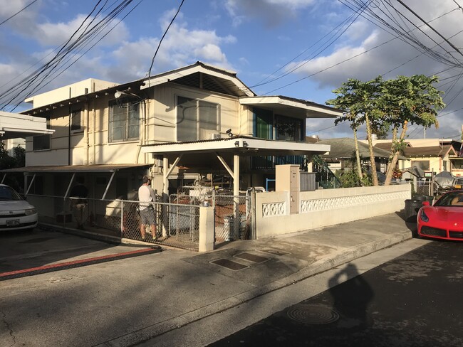 Building Photo - 1733 Hoe St