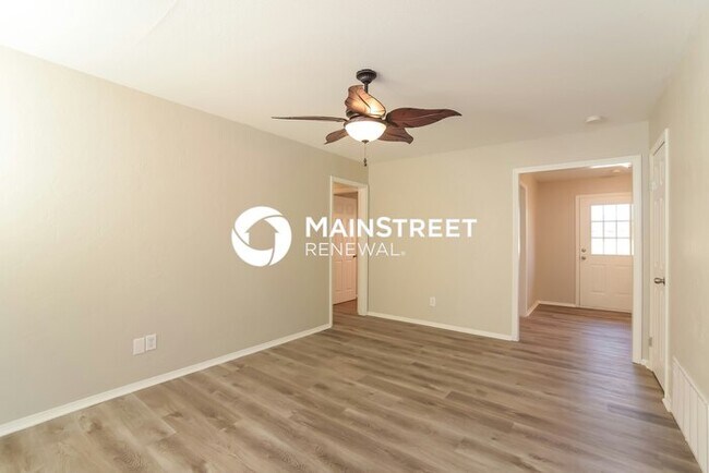 Building Photo - 3 Bedroom Pet-Friendly Home in MOORE, OK with Main Street Renewal