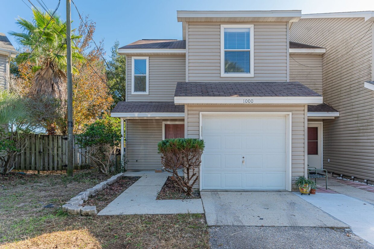 Foto principal - Updated townhome in Fort Walton Beach!