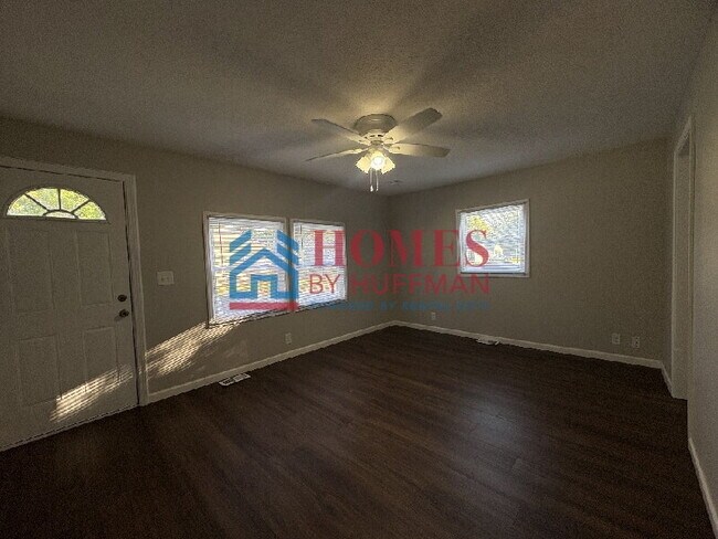 Building Photo - Two Bedroom Duplex | North Side Location