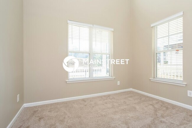 Building Photo - 3 Bedroom Pet-Friendly Home in Atlanta, GA with Main Street Renewal