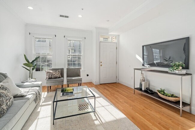 Foto del edificio - 408 E 3rd St