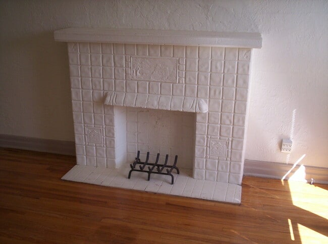 Decorative Fireplace - 4354 Coolidge Ave