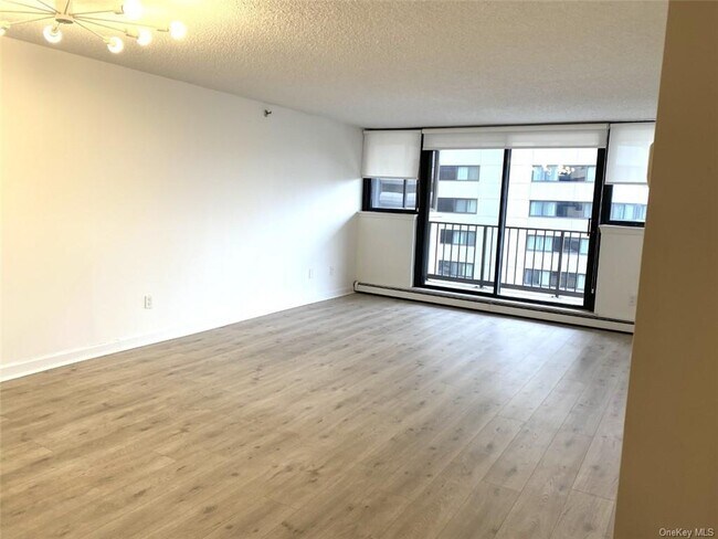 Foto del edificio - 25 Rockledge Rd