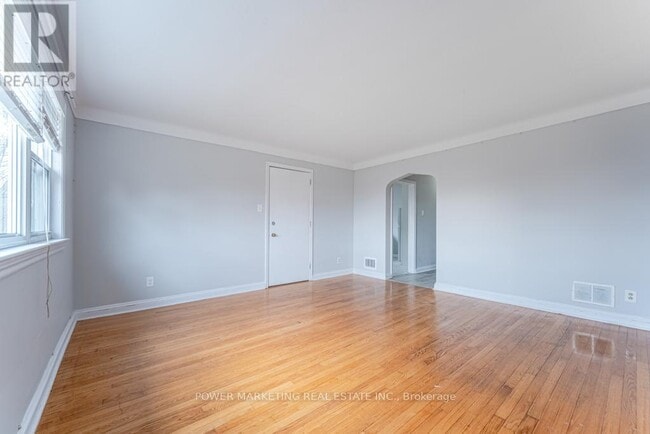 Building Photo - 679 Roosevelt Ave