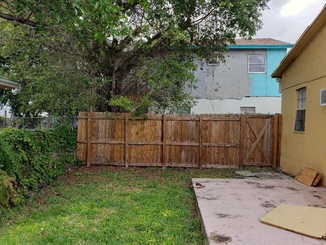 Building Photo - 7634 NW 4th Ave APT B Miami, FL 33150-3454