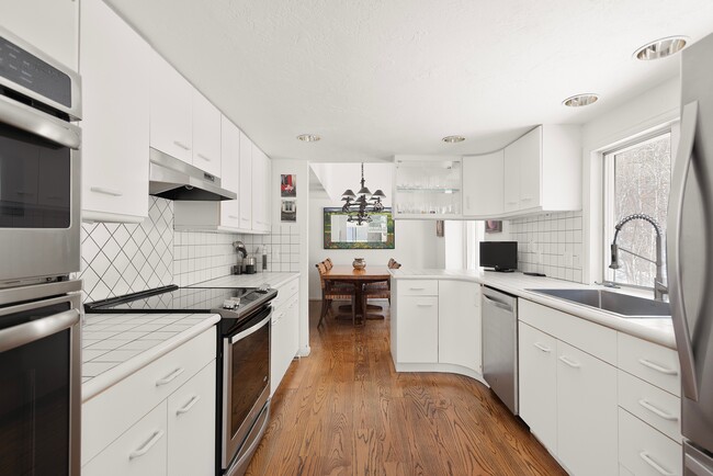 Foto del edificio - 60 Northway Dr