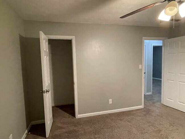 Building Photo - 1924 North Rd