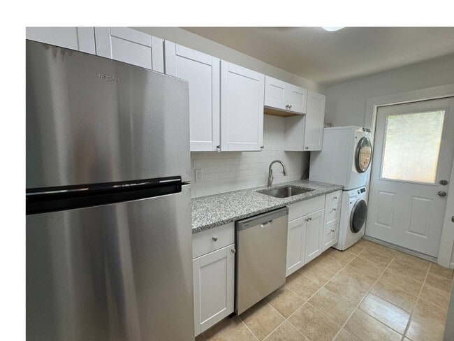 Building Photo - 1762 Service Rd