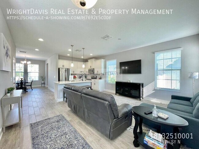 Building Photo - Beautiful newer 3/2.5 home in St. Pete!