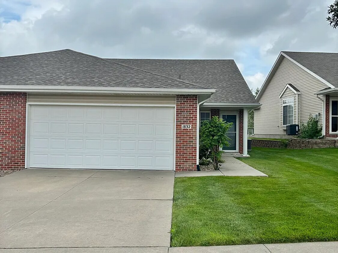 Foto principal - 1832 N 176th Ct
