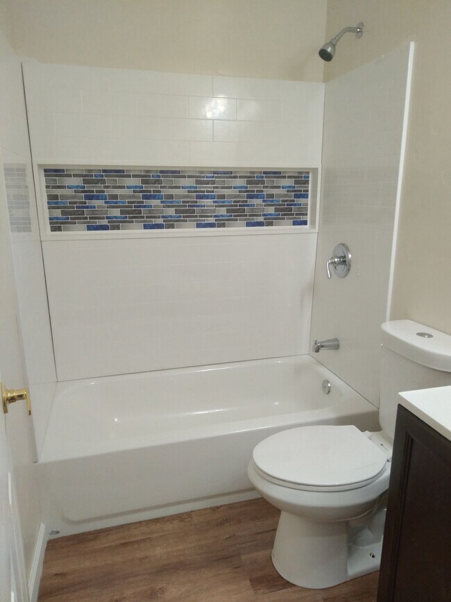 bathroom 2 - 1115 Delmas Ave