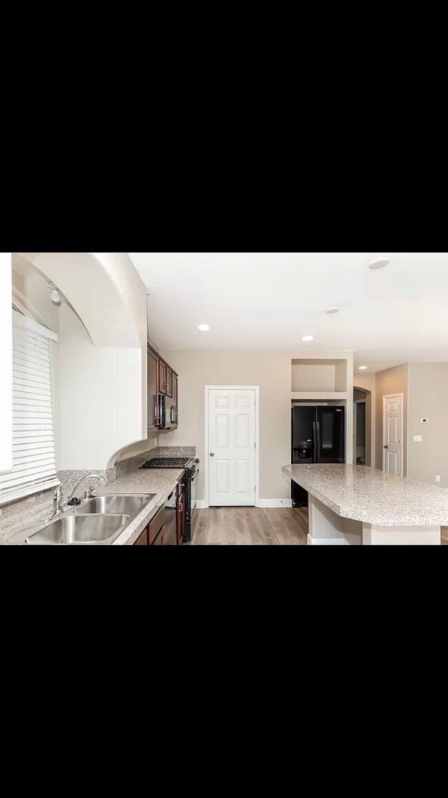 Building Photo - 5365 Tartan Hill Ave