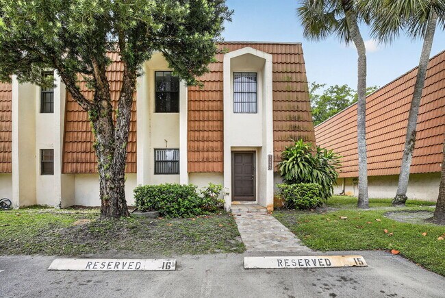 Foto del edificio - 11556 NW 1st St