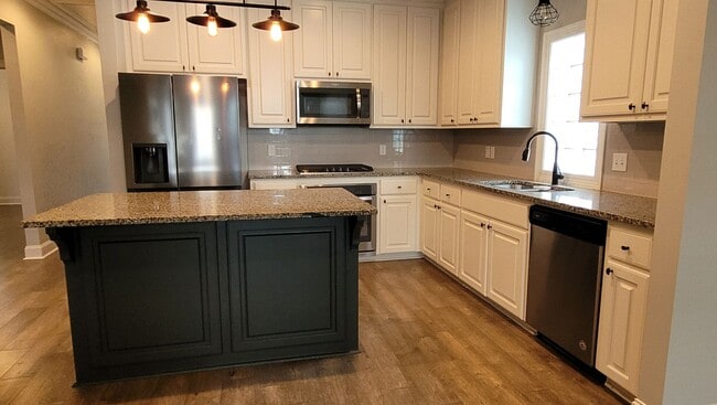 Building Photo - Beautiful 4 bedroom popular Lexington Park