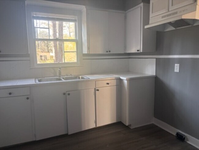 Foto del edificio - 2121 Oakhurst Dr