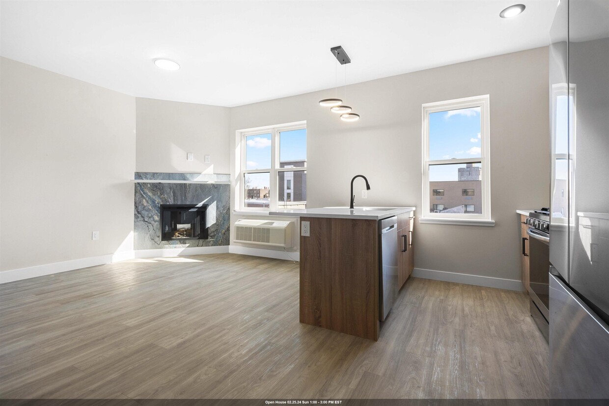 Primary Photo - 212 70th St