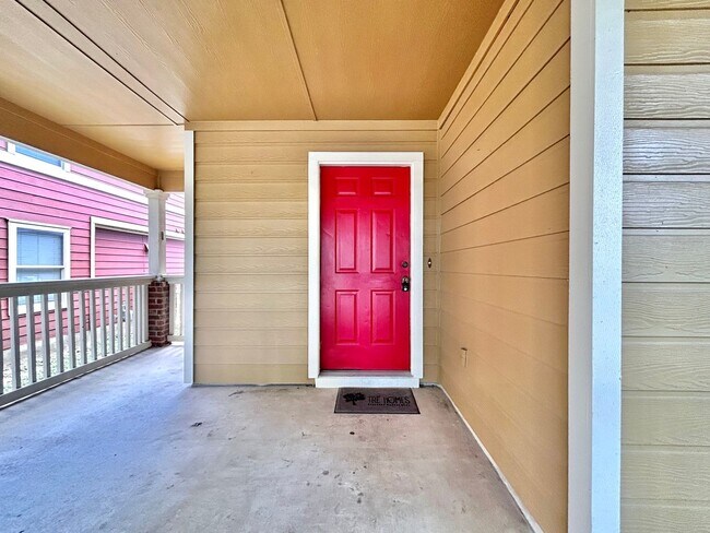 Foto del edificio - Charming 3BR/2BA Two-Level Home with Cover...