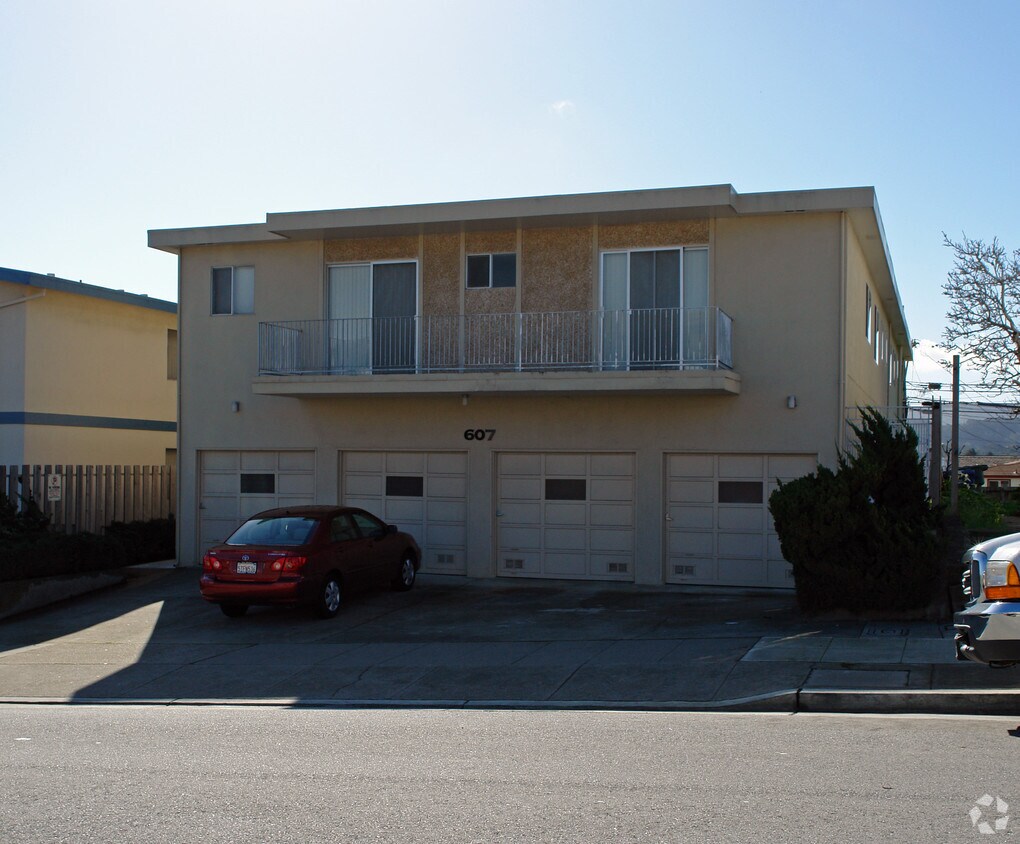 Building Photo - 607 Commercial Ave