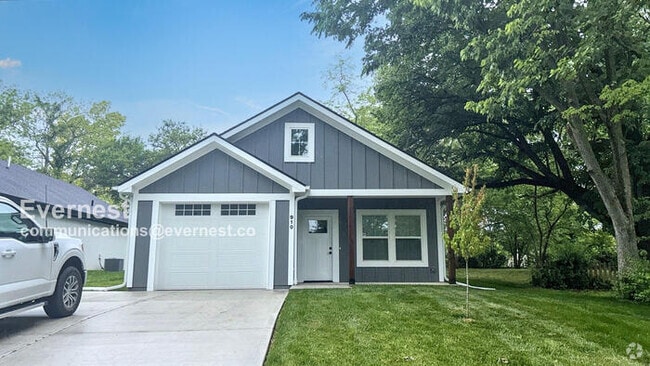 Building Photo - 910 S Pope Ave
