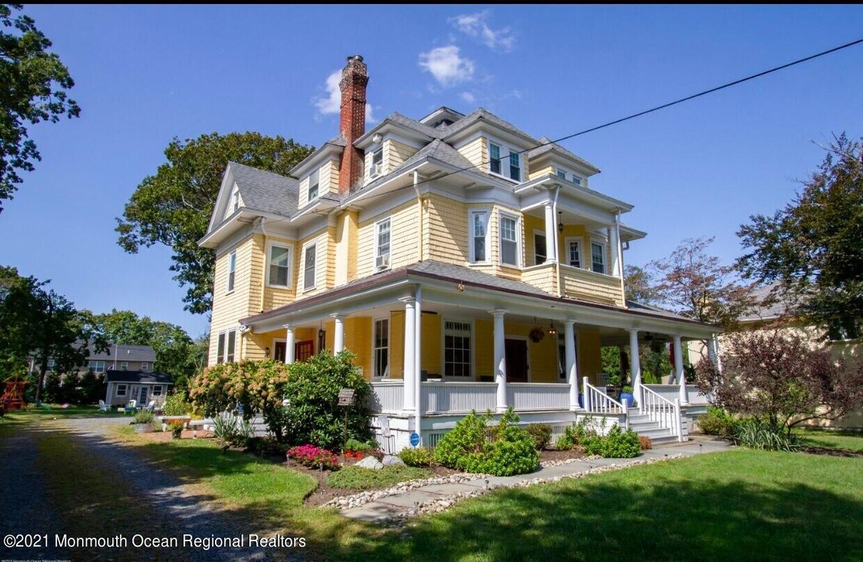 Primary Photo - 684 Westwood Ave