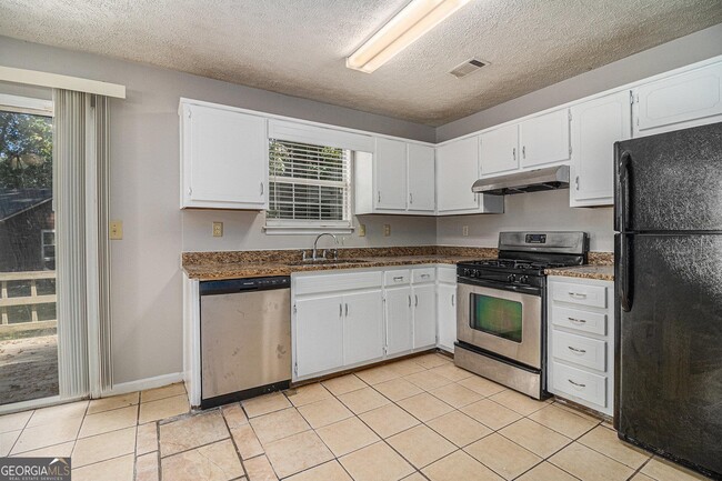 Building Photo - 5913 Summerglen Ln