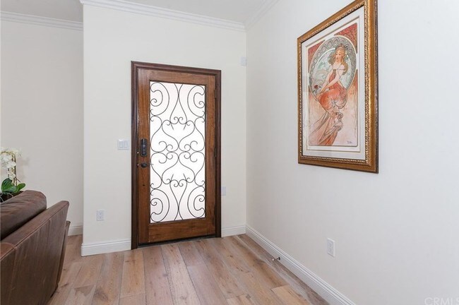 Building Photo - 730 S Marengo Ave