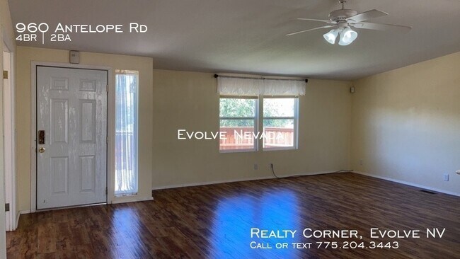 Building Photo - 4 Bed, 2 Bath Home with Gorgeous Views