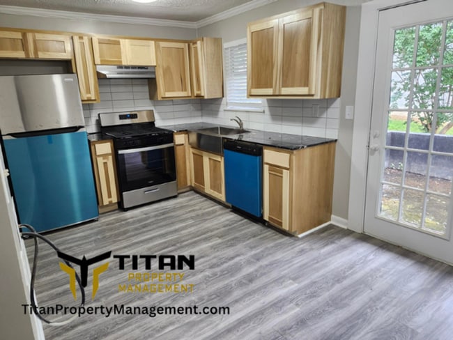 Building Photo - 2 bed/1 bath Townhouse