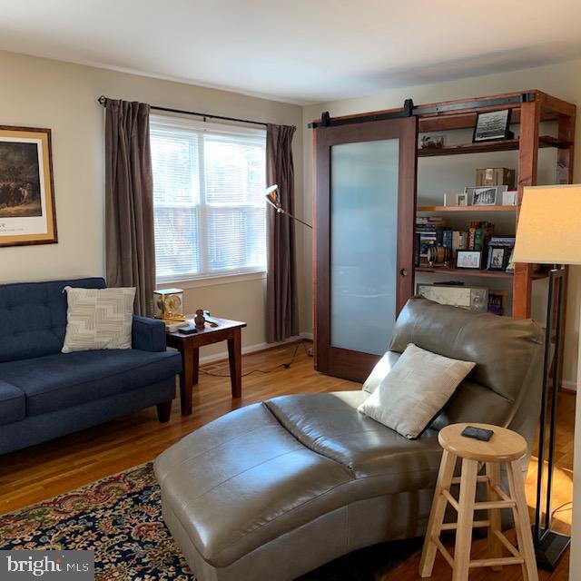 Foto del edificio - 8127 Larkin Ln