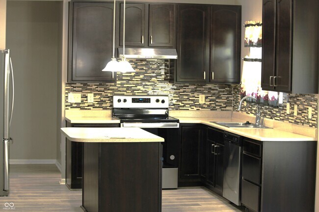 Foto del edificio - 2244 McGregor Ct