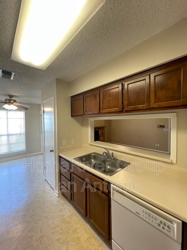 Building Photo - 2255 Thousand Oaks Dr