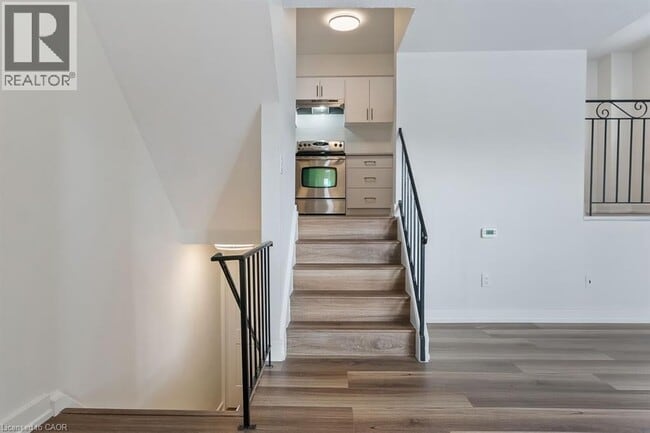 Photo du bâtiment - 270 Montmorency Dr