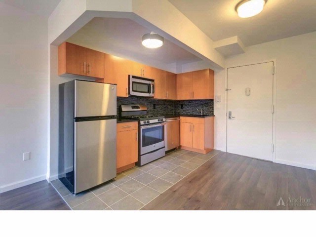 Foto principal - 194 E 2nd St