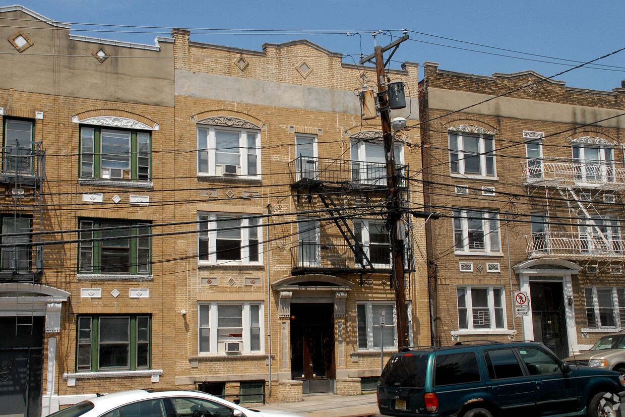 Foto del edificio - 12 Broadway