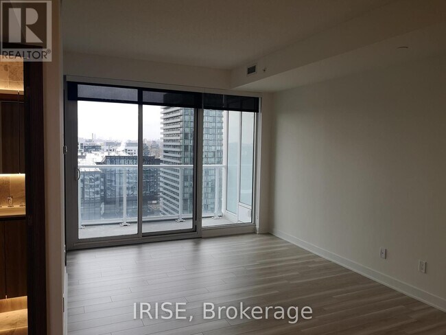 Building Photo - 19 Bathurst St