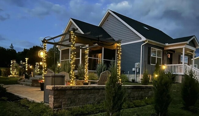 Foto del edificio - 2114 Pine View Dr