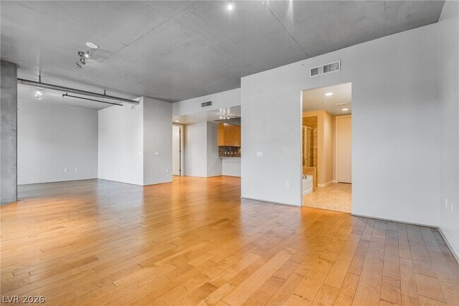 Building Photo - 353 E Bonneville Ave
