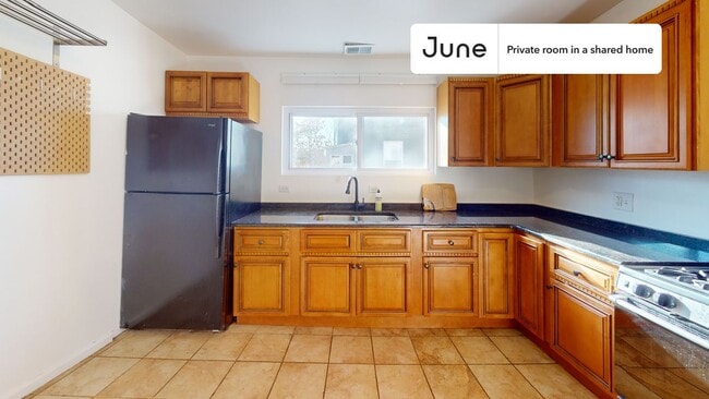 Building Photo - Room in Shared 3 bed/1 bath home