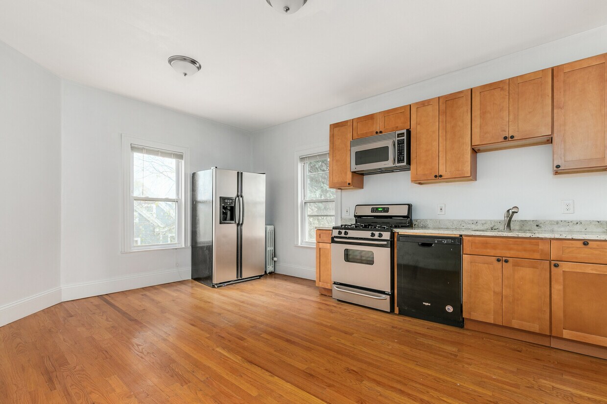 Primary Photo - 105 Summer St