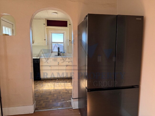 Building Photo - 656 N Cedar St